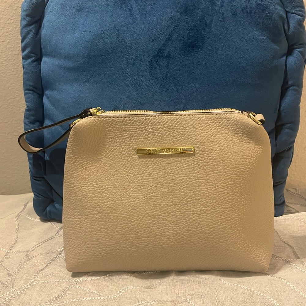 NWOT Steve Maiden pouch beige/light brown color